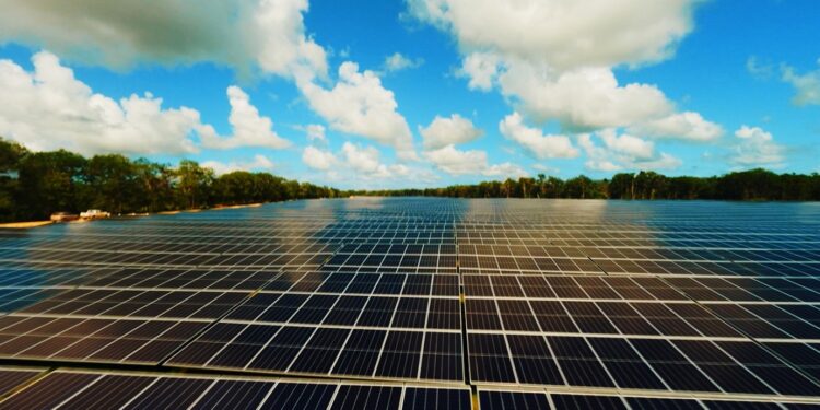 Parque solar de Akuo y Altio permitirá a Cervecería producir sus productos con energía renovable.