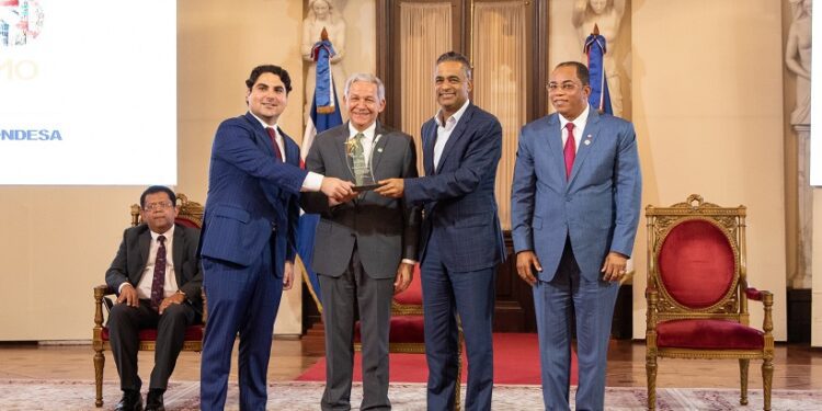 Proyecto Los Cacaos de San Cristóbal obtiene el gran Premio a la Microempresa del BCIE