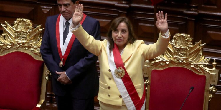 Presidenta Boluarte afirma que podría adelantar elecciones en Perú "si la situación lo amerita"