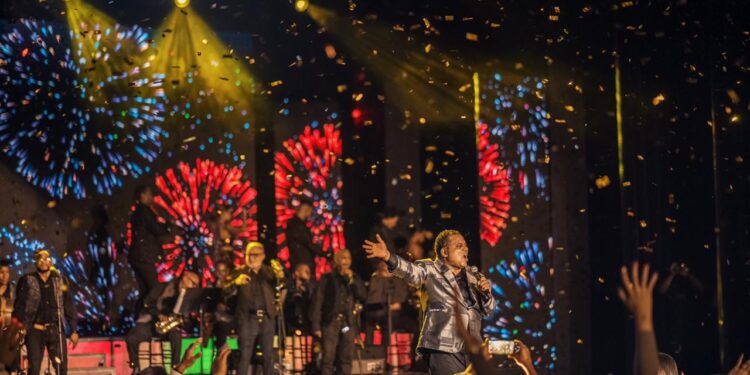 Bañan con agua de coco en la Fiesta del Hotel Jaragua