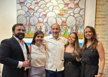 Cuadros y dibujos presentan “La Otra Cara” de Sergio Taveras