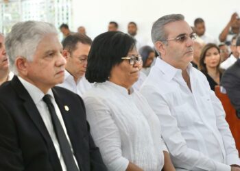 Abinader expresa pésame  a senadora de Bahoruco por fallecimiento de su esposo