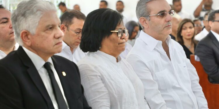 Abinader expresa pésame  a senadora de Bahoruco por fallecimiento de su esposo