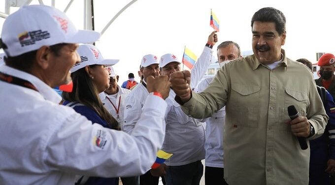 Un decreto de Bolsonaro impediría a Maduro asistir la toma de posesión de Lula