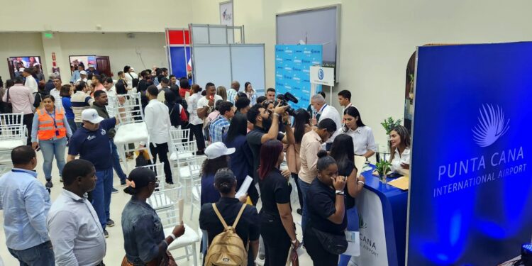 Feria de Empleos del IDAC registra más de 150 vacantes