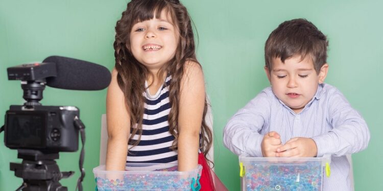 Niños influencers: ¿negocio familiar o pasatiempo en familia?