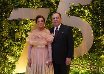 Valdez Albizu y su esposa ofrecieron cena de gala a miembros de la Junta Monetaria