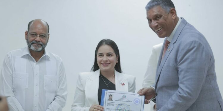 Por amor, resiliencia, playas y hasta la comida: Las historias de los “nuevos” dominicanos