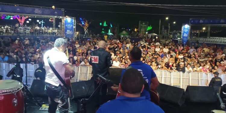 "La Mega Parranda Navideña"conquistó el corazón de Santiago