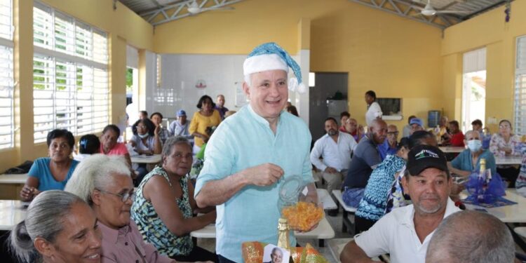 El periplo del senador Taveras Guzman por barrios de la provincia Santo Domingo