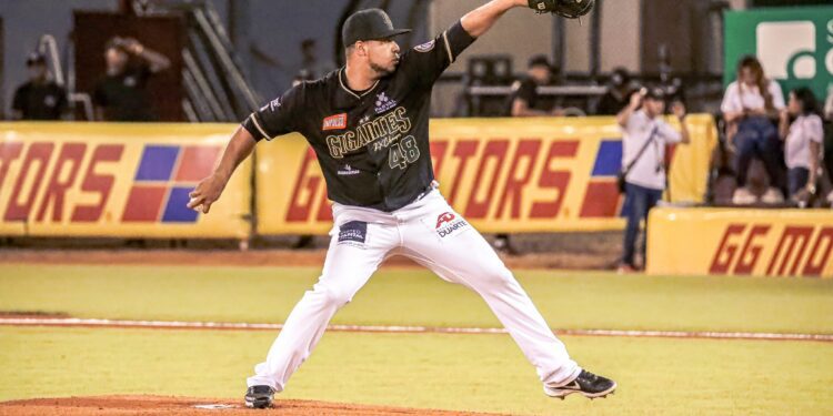 Gigantes anuncian a Peralta y Fernández y Martínez para los próximos tres juegos