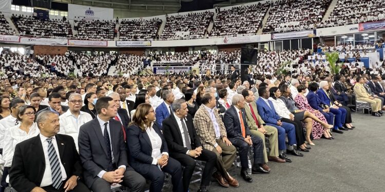 MESCYT gradúa más 12 mil alumnos en el Programa Inglés de Inmersión