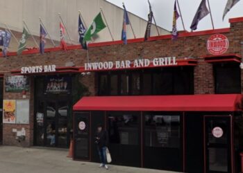 Creen son dominicanos 18 heridos al vehículo estrellarse contra restaurant Alto Manhattan