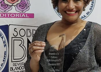 Periodista y escritora dominicana recibe premio en España 
