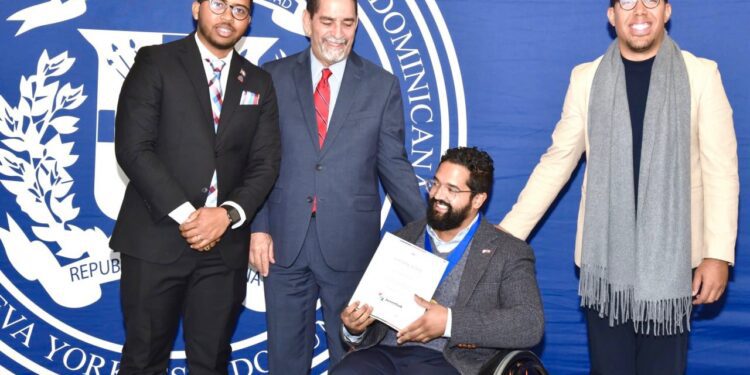 MJuventud y Consulado reconocen 14 jóvenes dominicanos en Nueva York