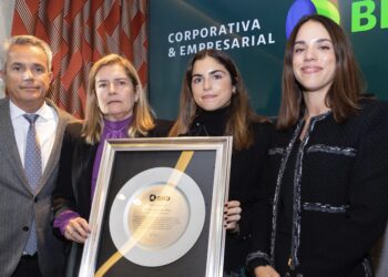 Banco BHD rinde homenaje a empresario español de la industria turística