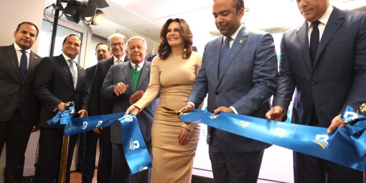 Banreservas inaugura oficina de representación en Madrid