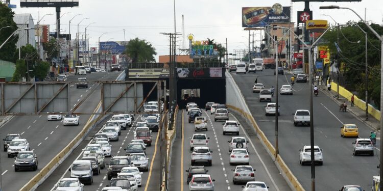Obras Públicas cerrará a partir de este martes túneles y elevados por mantenimiento