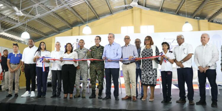Abinader inaugura obras en provincia Santo Domingo