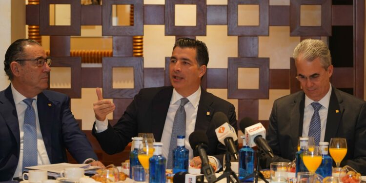 Ejecutivos del Banco Popular presentan en Fitur 2023 su cartera de créditos a inversionistas