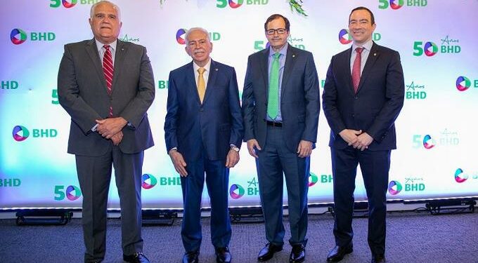 BHD agasaja a clientes en su tradicional “Tardecita Navideña”