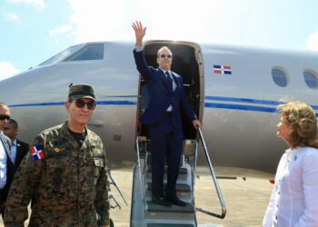 Abinader viaja a Miami y se reunirá con representantes del sector turístico 