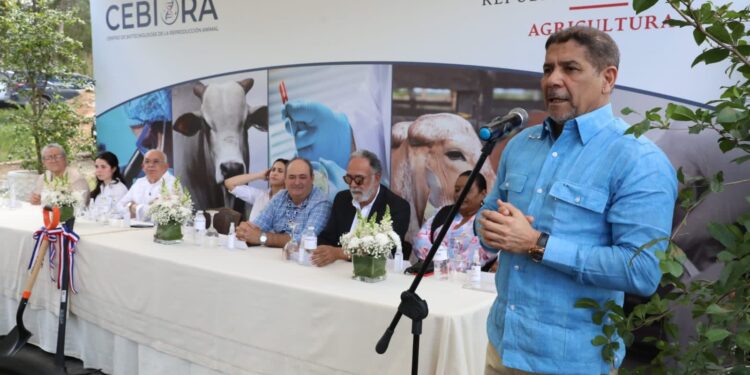 Gobierno apuesta por el desarrollo del sector ganadero; construirá un centro de Biotecnologías