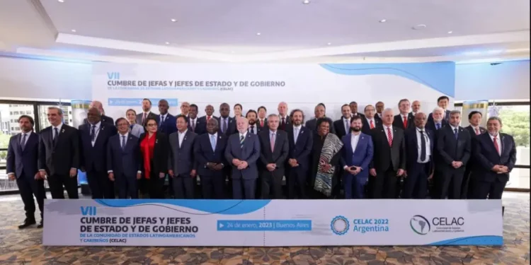 La Celac enlaza a América Latina y el Caribe con cien puntos