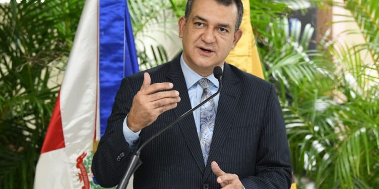 JCE inaugura las primeras Oficialías en centros médicos privados del país