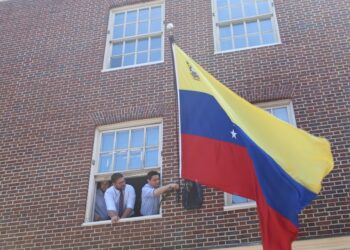 La Embajada de Venezuela en EEUU anuncia el cese de sus funciones