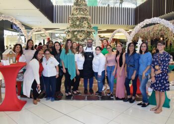 Pasteleros presentan creativos diseños de Casitas de Jengibre