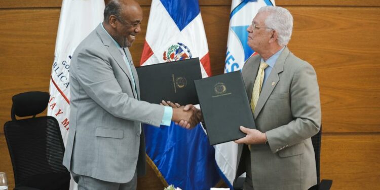 Firman convenio para reforzar la posición del Estado en áreas estratégicas