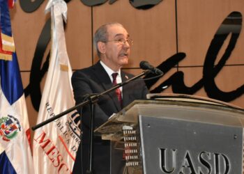 MESCYT lanza convocatoria para otorgar más 2 mil becas internacionales a jóvenes dominicanos