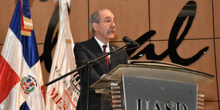 MESCYT lanza convocatoria para otorgar más 2 mil becas internacionales a jóvenes dominicanos