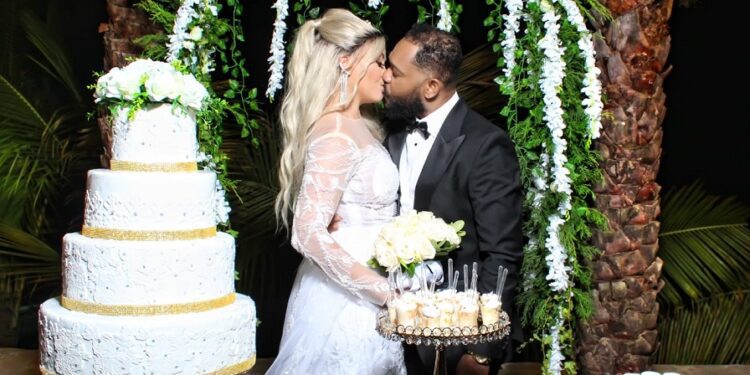 Cantante Pakolé contrae nupcia con su novia de hace 15 años