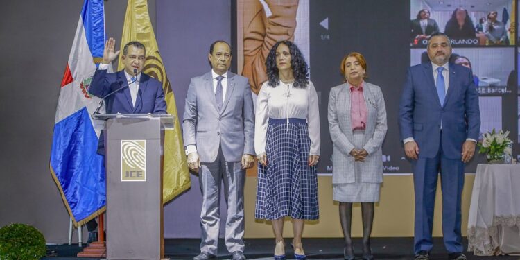 JCE juramenta a 1,617 miembros de Juntas Electorales con un mayor número de mujeres 