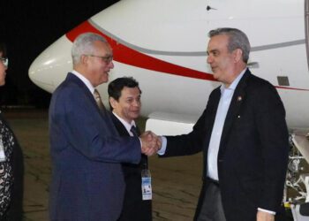 Presidente Abinader llega a Argentina para participar en la CELAC