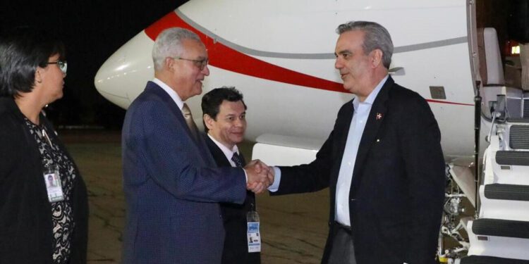 Presidente Abinader llega a Argentina para participar en la CELAC