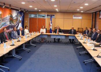 Valdez Albizu y la ABA pasan revista al comportamiento del sector financiero en el 2023