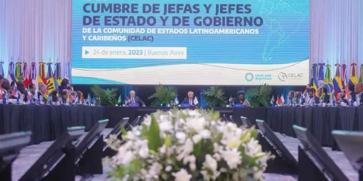 La Celac delibera bajo el signo de la democracia en riesgo