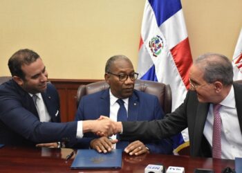 Becas: MESCYT suscribe convenio con UASD, UTESA e ISA