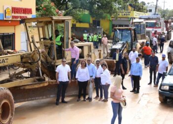 Llegaron los Reyes Magos a Las Galeras, Samaná; Agricultura construye 44 km de caminos rurales 
