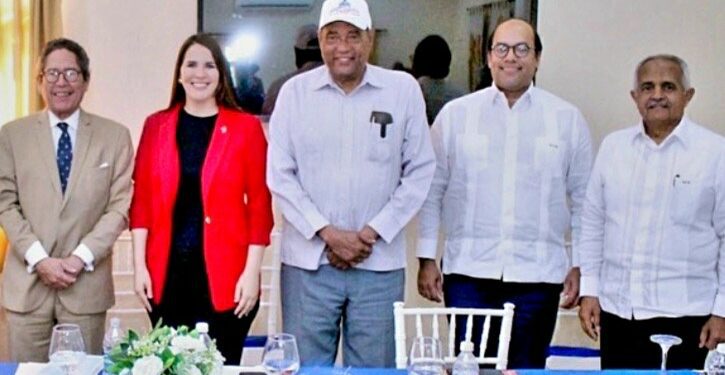 Embajadores en países de la Mancomunidad exploran llevar oportunidades a San Juan