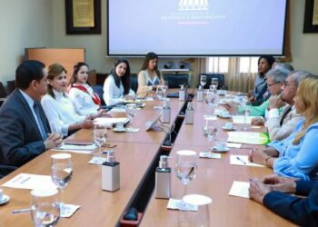 Gobierno y Colegio Médico acuerdan extender la tregua y continuar el diálogo