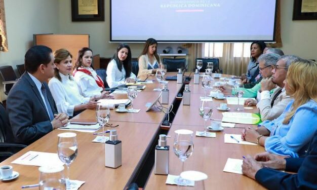 Gobierno y Colegio Médico acuerdan extender la tregua y continuar el diálogo