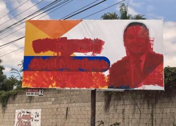 PLD reporta destruccion vallas con la imagen de Abel Martínez