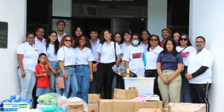 Fundación El Milagro de Isanely entrega alimentos a niños del Robert Reid Cabral