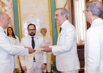 Presidente Abinader recibe cartas credenciales de siete nuevos embajadores