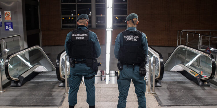 Reportan en Madrid arresto de cúpula de la banda Latin King