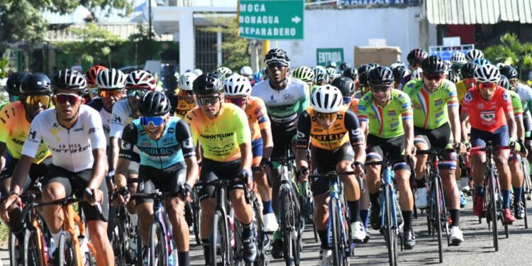 Ismael Sánchez vuelve a dominar la montaña en la Vuelta Ciclista